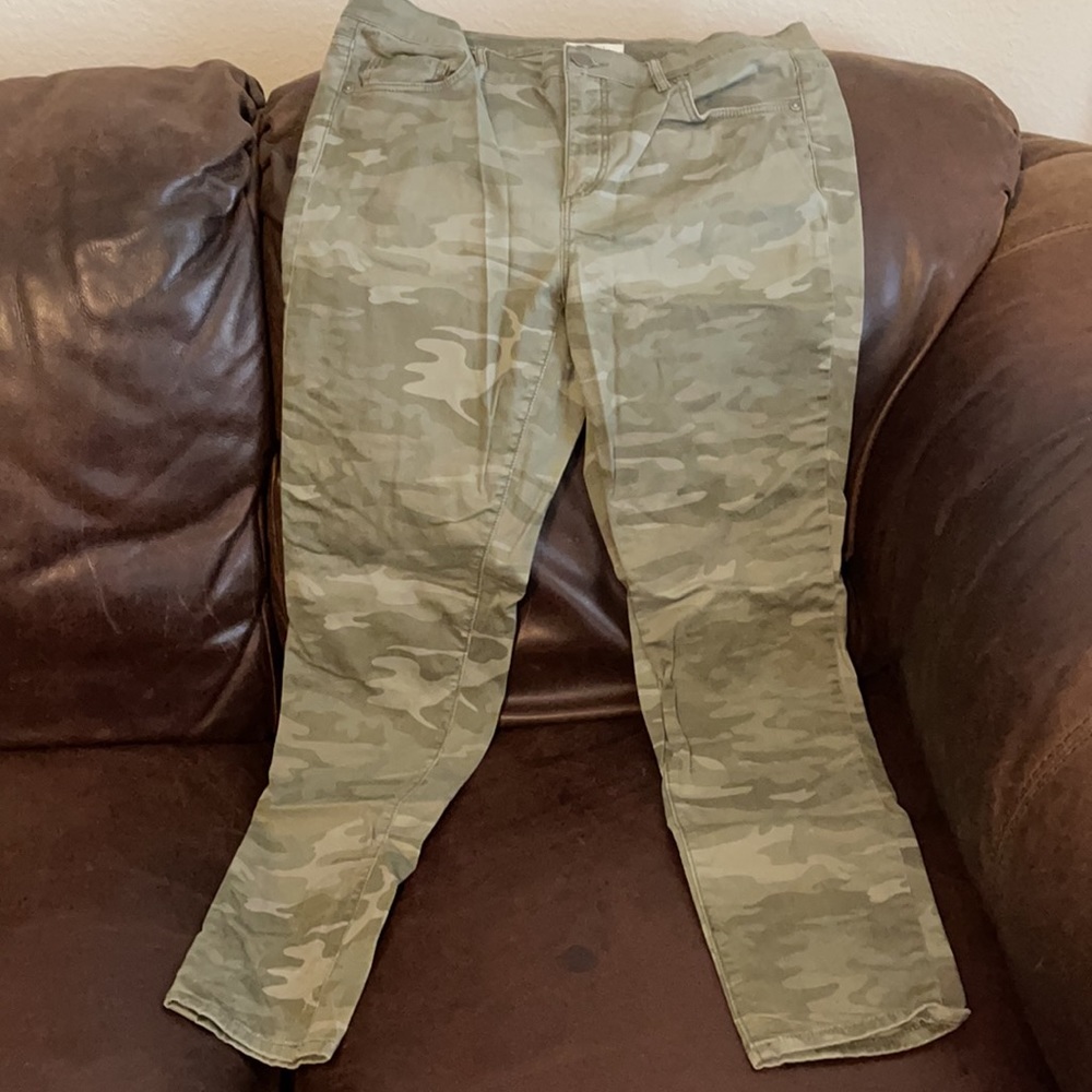 Loft Camouflage skinny pants size 10